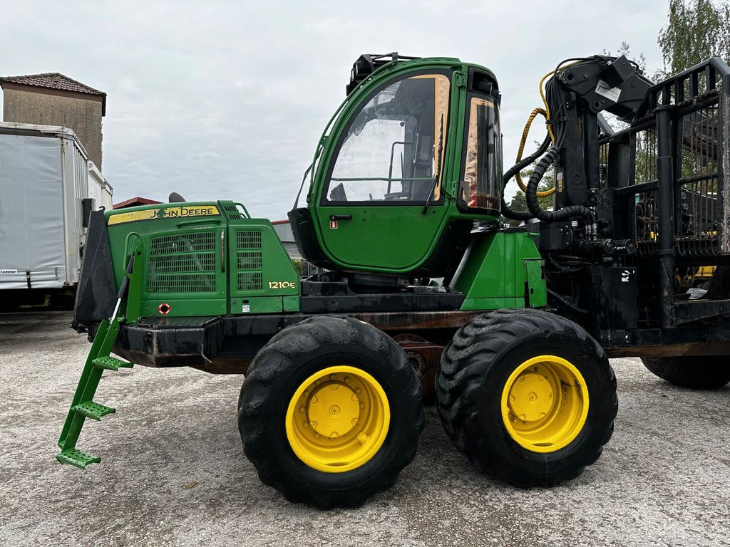 John Deere 1210E 10m CF710 KRAN - Kihordó: 2 kép. John Deere 1210E 10m CF710 KRAN - Kihordó: 2 kép.