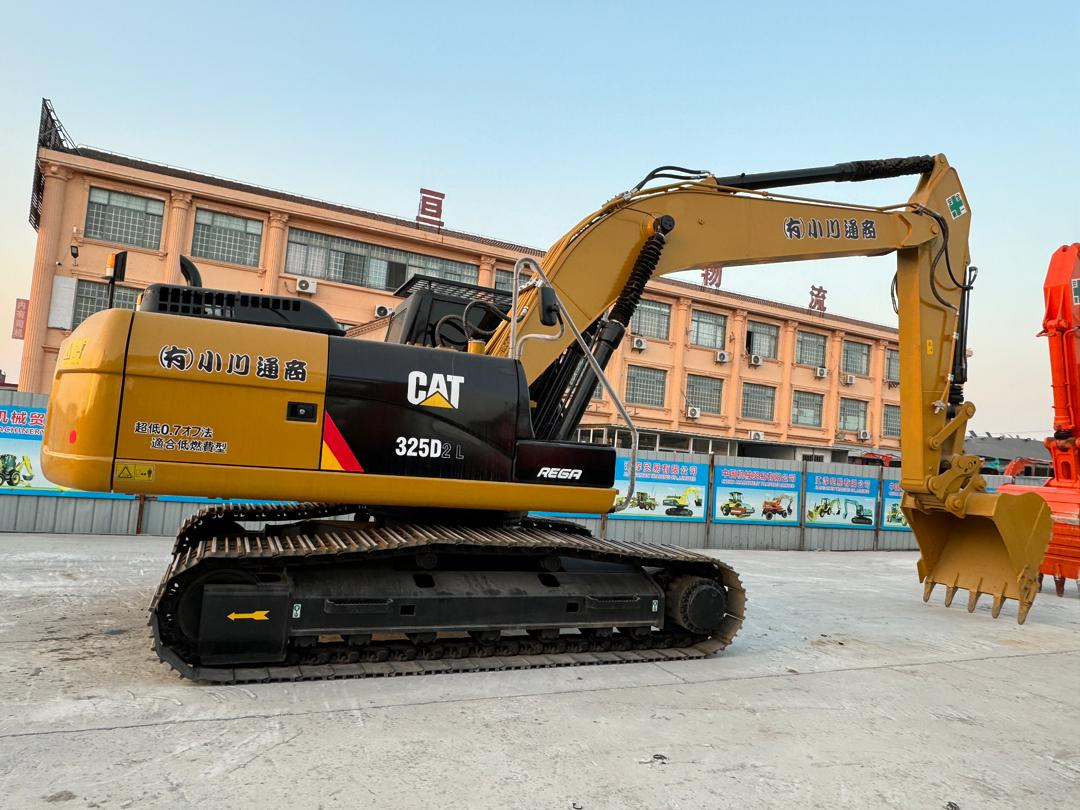 Caterpillar 325D CAT 325D2 329D 330D 330D2 25 Ton Used Excavator for Sale - Lánctalpas kotró: 1 kép. Caterpillar 325D CAT 325D2 329D 330D 330D2 25 Ton Used Excavator for Sale - Lánctalpas kotró: 1 kép.
