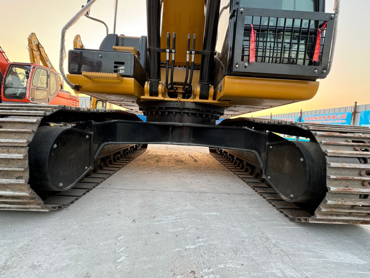 Caterpillar 325D CAT 325D2 329D 330D 330D2 25 Ton Used Excavator for Sale - Lánctalpas kotró: 5 kép. Caterpillar 325D CAT 325D2 329D 330D 330D2 25 Ton Used Excavator for Sale - Lánctalpas kotró: 5 kép.
