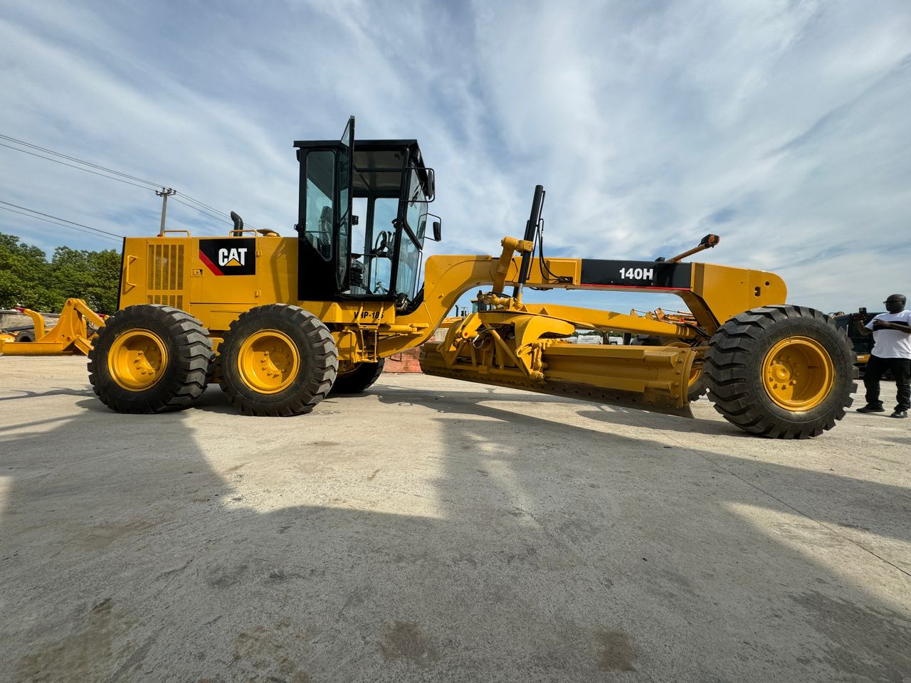 Caterpillar CAT 140H 140K Grader Secondhand High Quality Used Motor Grader for Sale - Gréder: 4 kép. Caterpillar CAT 140H 140K Grader Secondhand High Quality Used Motor Grader for Sale - Gréder: 4 kép.