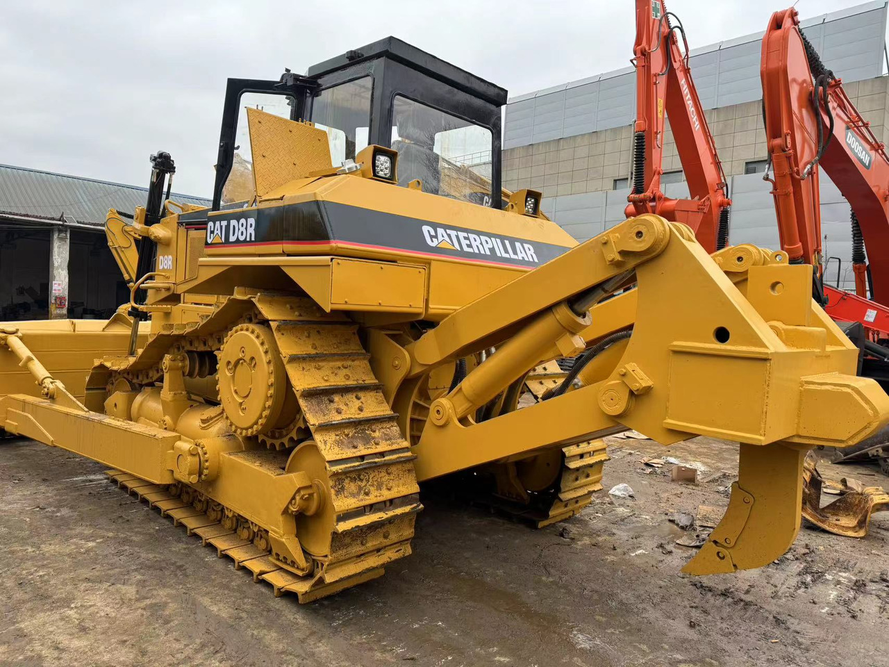Caterpillar CAT D8R D8T D7H D7R D7G D7R D7E Used Bulldozer in Excellent Work Condition for Slae - Buldózer: 2 kép. Caterpillar CAT D8R D8T D7H D7R D7G D7R D7E Used Bulldozer in Excellent Work Condition for Slae - Buldózer: 2 kép.
