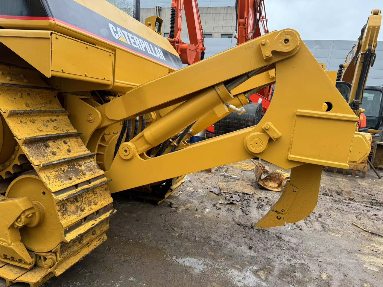 Caterpillar CAT D8R D8T D7H D7R D7G D7R D7E Used Bulldozer in Excellent Work Condition for Slae - Buldózer: 3 kép. Caterpillar CAT D8R D8T D7H D7R D7G D7R D7E Used Bulldozer in Excellent Work Condition for Slae - Buldózer: 3 kép.