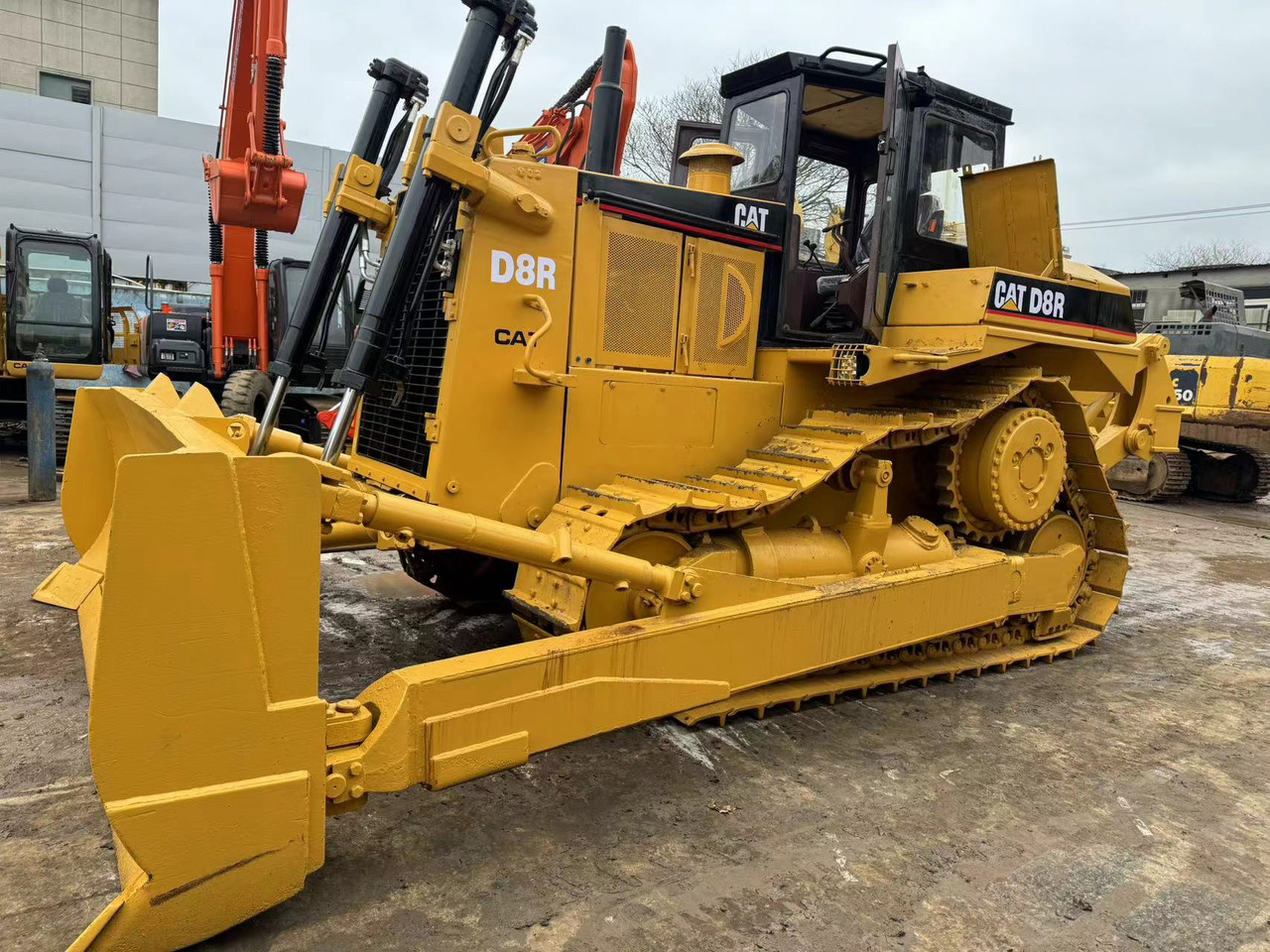 Caterpillar CAT D8R D8T D7H D7R D7G D7R D7E Used Bulldozer in Excellent Work Condition for Slae - Buldózer: 1 kép. Caterpillar CAT D8R D8T D7H D7R D7G D7R D7E Used Bulldozer in Excellent Work Condition for Slae - Buldózer: 1 kép.