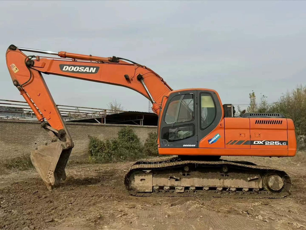 Doosan Used Excavator 225 DX225 DX300 DH150 DX300 DX420 DX520 for Sale - Lánctalpas kotró: 5 kép. Doosan Used Excavator 225 DX225 DX300 DH150 DX300 DX420 DX520 for Sale - Lánctalpas kotró: 5 kép.