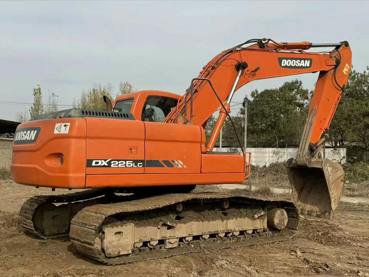 Doosan Used Excavator 225 DX225 DX300 DH150W DX300 DX420 DX520 Second hand Crawler Excavators in Excellent Work Condition - Lánctalpas kotró: 2 kép. Doosan Used Excavator 225 DX225 DX300 DH150W DX300 DX420 DX520 Second hand Crawler Excavators in Excellent Work Condition - Lánctalpas kotró: 2 kép.