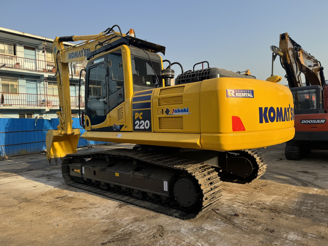 Komatsu PC220 PC210 PC200 Komatsu Crawler Hight Quality Used Excavator - Lánctalpas kotró: 2 kép. Komatsu PC220 PC210 PC200 Komatsu Crawler Hight Quality Used Excavator - Lánctalpas kotró: 2 kép.