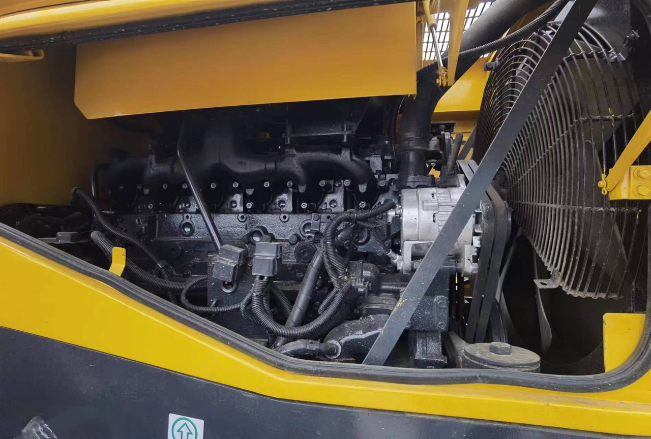 Komatsu WA470 Used Wheel Loader WA380 WA320 WA500 WA600 Loader in High Quality for Sale - Gumikerekes homlokrakodó: 4 kép. Komatsu WA470 Used Wheel Loader WA380 WA320 WA500 WA600 Loader in High Quality for Sale - Gumikerekes homlokrakodó: 4 kép.