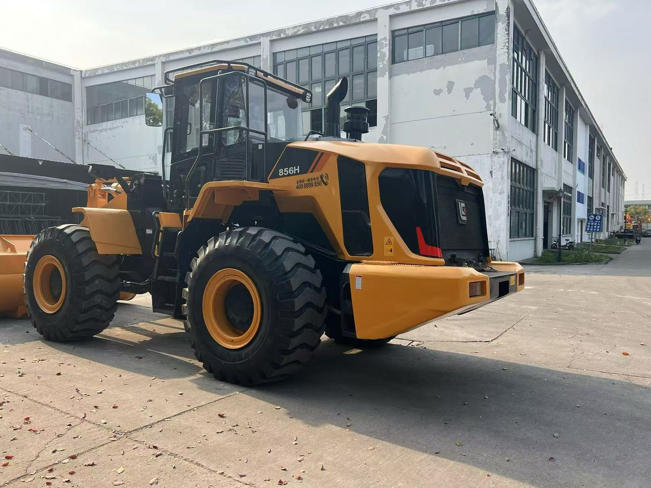 Liugong CLG 856H used wheel loader with cummins engine - Gumikerekes homlokrakodó: 5 kép. Liugong CLG 856H used wheel loader with cummins engine - Gumikerekes homlokrakodó: 5 kép.