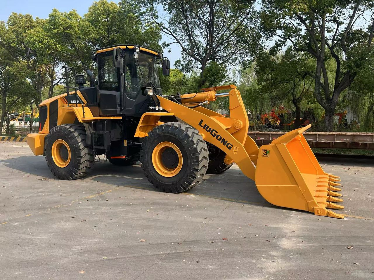 Liugong CLG856H Used Wheel Loader - Gumikerekes homlokrakodó: 3 kép. Liugong CLG856H Used Wheel Loader - Gumikerekes homlokrakodó: 3 kép.