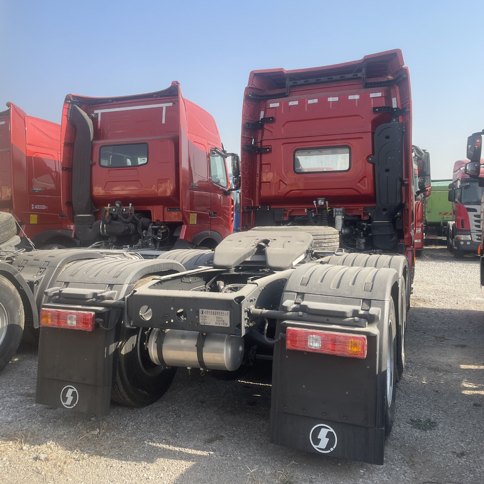 Shacman 2024 Year Used Semi Truck Head Tractor Head Tipper Head - Nyergesvontató: 5 kép. Shacman 2024 Year Used Semi Truck Head Tractor Head Tipper Head - Nyergesvontató: 5 kép.