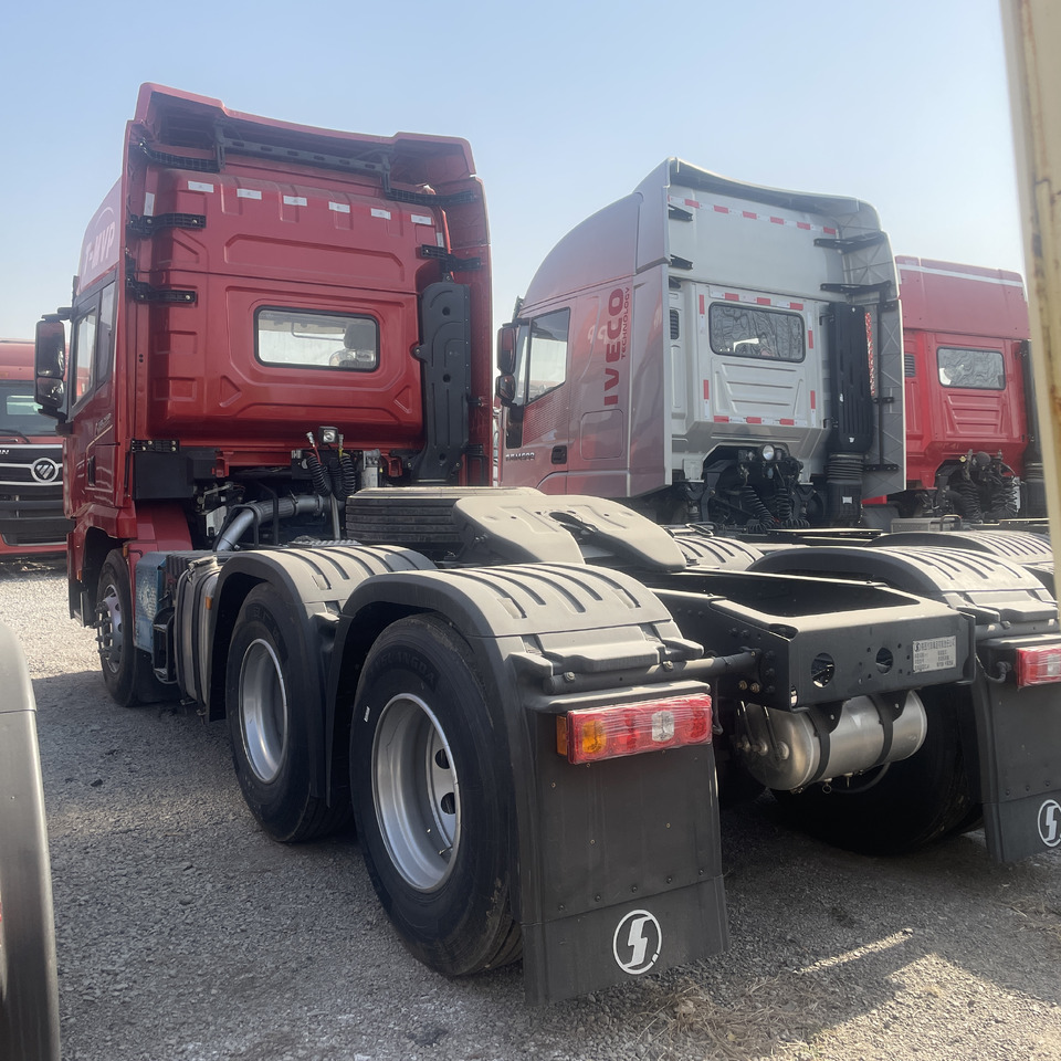 Shacman New or Used (6*4) ,(8*2) (8*4)Semi Truck Head Tractor Head Tipper Head - Nyergesvontató: 5 kép. Shacman New or Used (6*4) ,(8*2) (8*4)Semi Truck Head Tractor Head Tipper Head - Nyergesvontató: 5 kép.