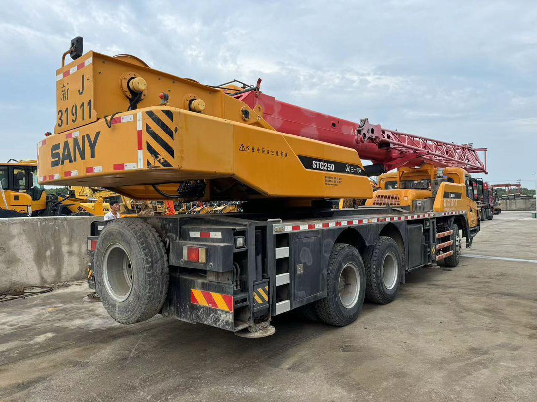 Sany 25 Ton Used Truck Crane 50 Ton 70 Ton 80 Ton 100 Ton 120 Ton 200 Ton 220Ton 240 Ton 300 Ton XCMG Zoomlion Liebherr Tadano Truck Crane - Autódaru: 1 kép. Sany 25 Ton Used Truck Crane 50 Ton 70 Ton 80 Ton 100 Ton 120 Ton 200 Ton 220Ton 240 Ton 300 Ton XCMG Zoomlion Liebherr Tadano Truck Crane - Autódaru: 1 kép.