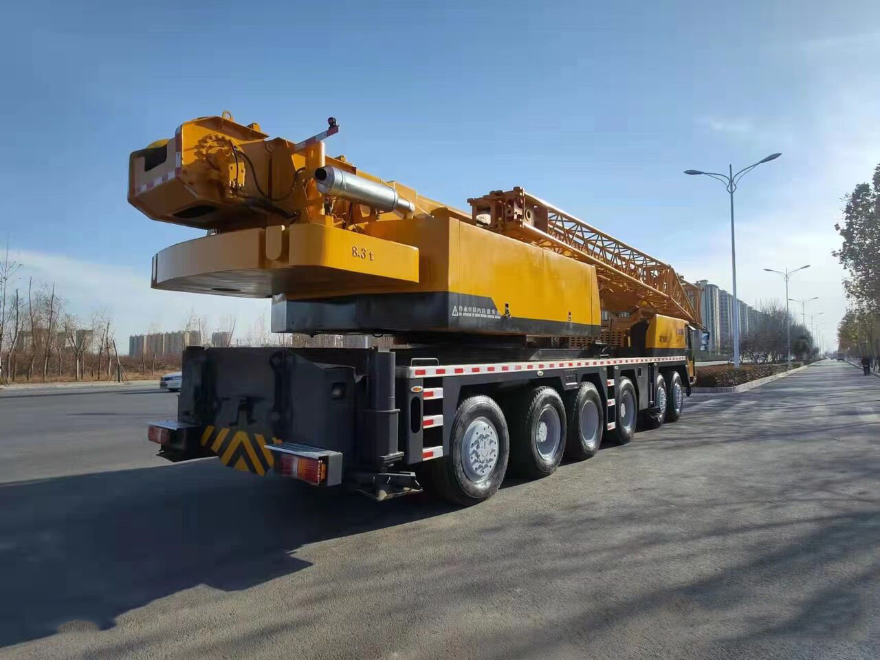 XCMG 100 Ton used truck crane QY100 with 68 meter telescopic boom on sale - Autódaru: 5 kép. XCMG 100 Ton used truck crane QY100 with 68 meter telescopic boom on sale - Autódaru: 5 kép.