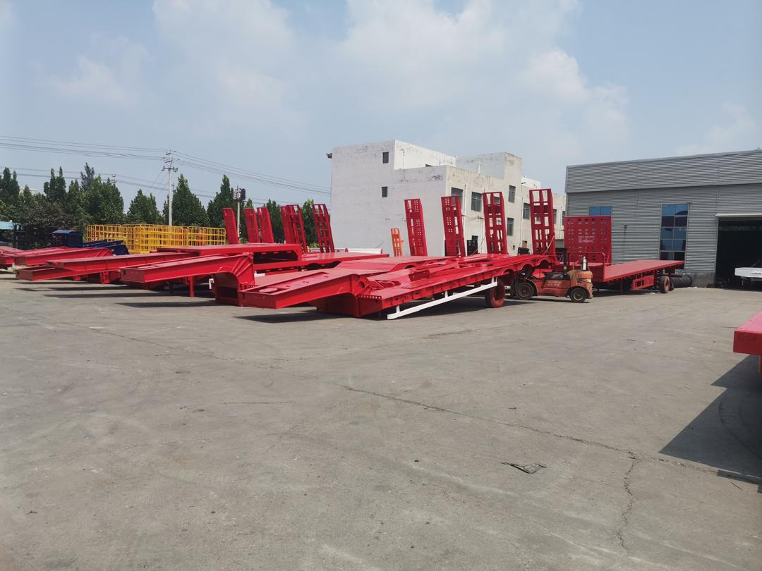 ZHICHENG SEMI FLAT BED LOW BED IN VARIOUS AND SIZE ( USED OR NEW CONDITION) - Félpótkocsi mélybölcsős: 4 kép. ZHICHENG SEMI FLAT BED LOW BED IN VARIOUS AND SIZE ( USED OR NEW CONDITION) - Félpótkocsi mélybölcsős: 4 kép.