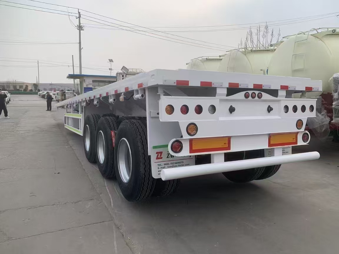ZHICHENG Semi Flat Bed Low Bed in New or Used with 3 Axles 4 Axles - Félpótkocsi mélybölcsős: 4 kép. ZHICHENG Semi Flat Bed Low Bed in New or Used with 3 Axles 4 Axles - Félpótkocsi mélybölcsős: 4 kép.