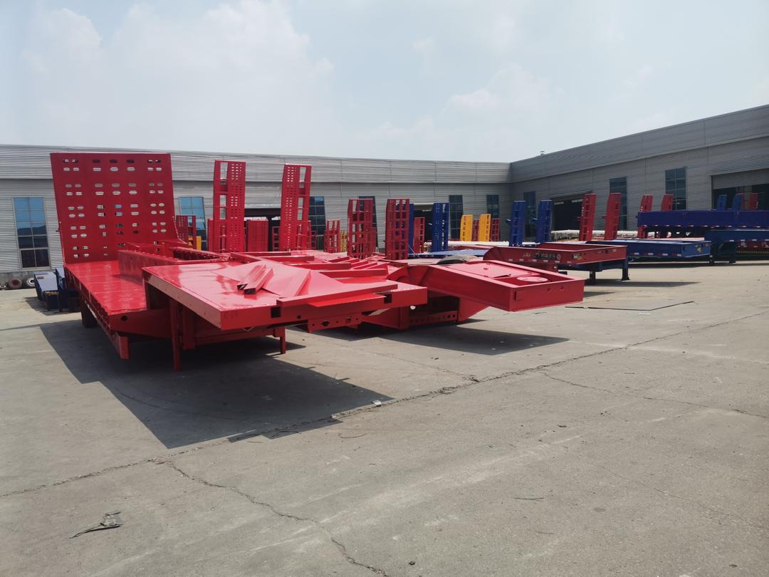 ZHICHENG Semni Flat Bed Low Bed Floater with 3 Axles 4 Axles New or Used 12M 13.75M In High Quality - Félpótkocsi mélybölcsős: 4 kép. ZHICHENG Semni Flat Bed Low Bed Floater with 3 Axles 4 Axles New or Used 12M 13.75M In High Quality - Félpótkocsi mélybölcsős: 4 kép.