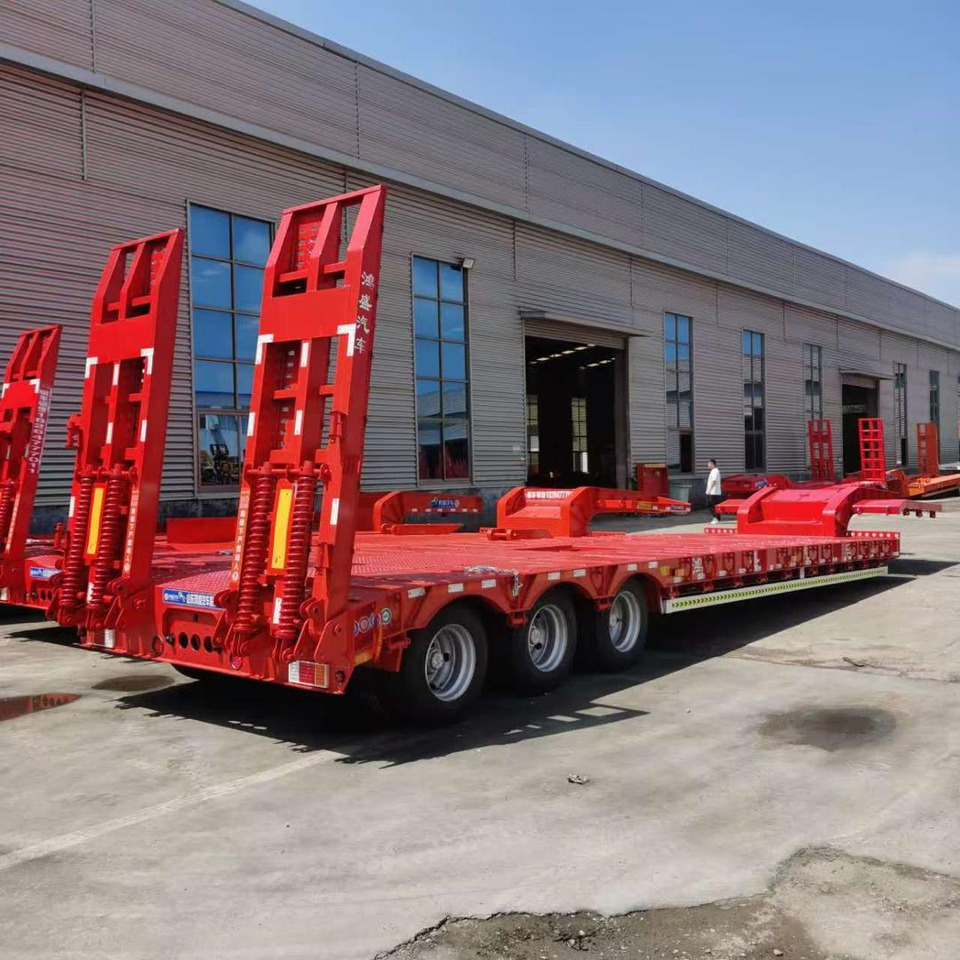 ZHICHENG Semni Flat Bed Low Bed Floater with 3 Axles 4 Axles New or Used 12M 13.75M In High Quality - Félpótkocsi mélybölcsős: 1 kép. ZHICHENG Semni Flat Bed Low Bed Floater with 3 Axles 4 Axles New or Used 12M 13.75M In High Quality - Félpótkocsi mélybölcsős: 1 kép.
