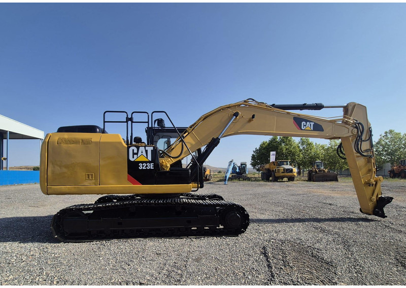 Caterpillar 323ELN - Lánctalpas kotró: 2 kép. Caterpillar 323ELN - Lánctalpas kotró: 2 kép.