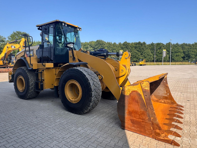 Caterpillar 950GC - Gumikerekes homlokrakodó: 4 kép. Caterpillar 950GC - Gumikerekes homlokrakodó: 4 kép.