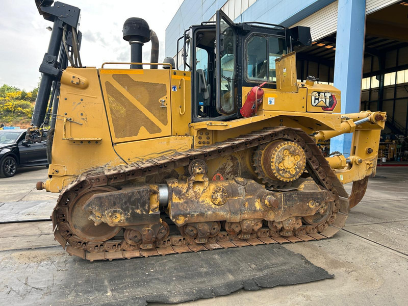 Caterpillar D8T - Buldózer: 1 kép. Caterpillar D8T - Buldózer: 1 kép.
