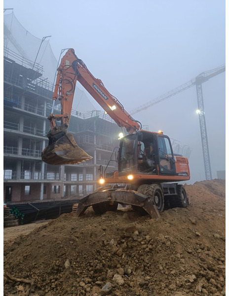 Doosan DX140W-3 *coming soon* - Gumikerekes kotró: 3 kép. Doosan DX140W-3 *coming soon* - Gumikerekes kotró: 3 kép.
