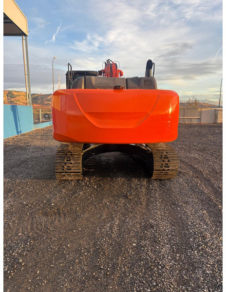 Hitachi ZX250LCN-6 - Lánctalpas kotró: 5 kép. Hitachi ZX250LCN-6 - Lánctalpas kotró: 5 kép.