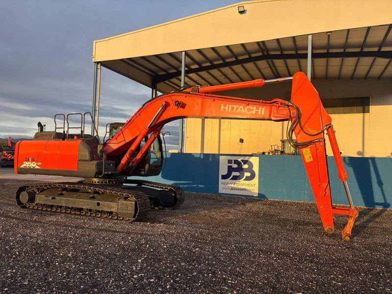 Hitachi ZX250LCN-6 - Lánctalpas kotró: 2 kép. Hitachi ZX250LCN-6 - Lánctalpas kotró: 2 kép.