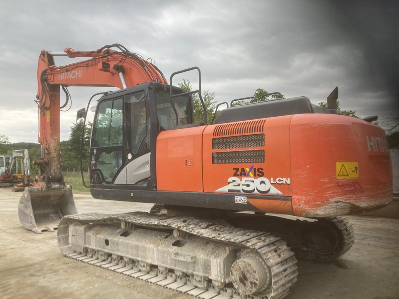 Hitachi ZX250LCN-6 - Lánctalpas kotró: 1 kép. Hitachi ZX250LCN-6 - Lánctalpas kotró: 1 kép.