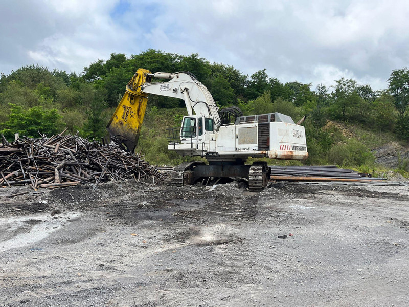 Liebherr R984C - Lánctalpas kotró: 4 kép. Liebherr R984C - Lánctalpas kotró: 4 kép.