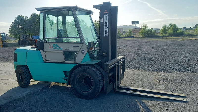 Mitsubishi FD50 - Dízel targonca: 3 kép. Mitsubishi FD50 - Dízel targonca: 3 kép.