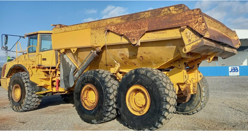 Volvo A35D - Csuklós dömper: 2 kép. Volvo A35D - Csuklós dömper: 2 kép.