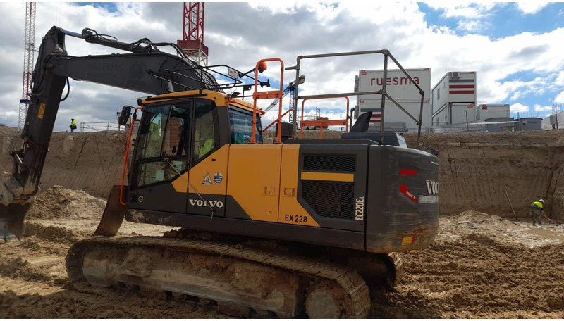 Volvo EC220EL - Lánctalpas kotró: 1 kép. Volvo EC220EL - Lánctalpas kotró: 1 kép.