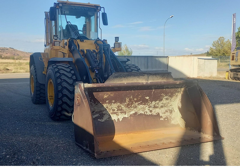 Volvo L70E - Gumikerekes homlokrakodó: 5 kép. Volvo L70E - Gumikerekes homlokrakodó: 5 kép.