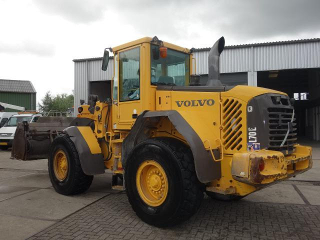 Volvo L70E - Gumikerekes homlokrakodó: 4 kép. Volvo L70E - Gumikerekes homlokrakodó: 4 kép.
