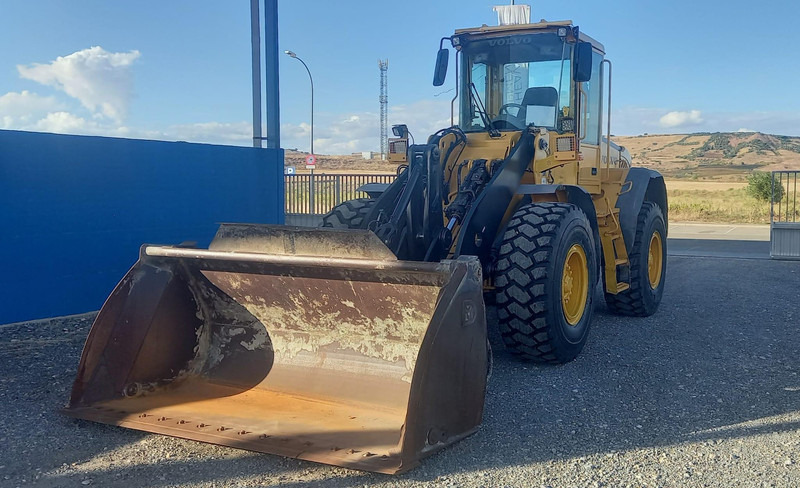 Volvo L70E - Gumikerekes homlokrakodó: 4 kép. Volvo L70E - Gumikerekes homlokrakodó: 4 kép.