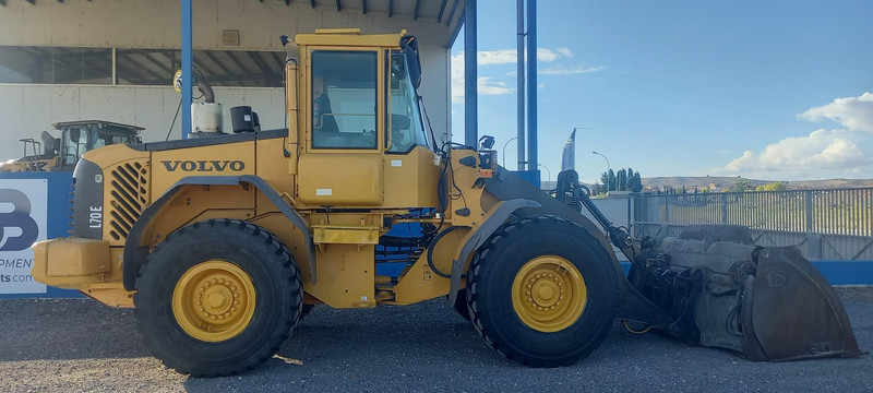 Volvo L70E - Gumikerekes homlokrakodó: 3 kép. Volvo L70E - Gumikerekes homlokrakodó: 3 kép.