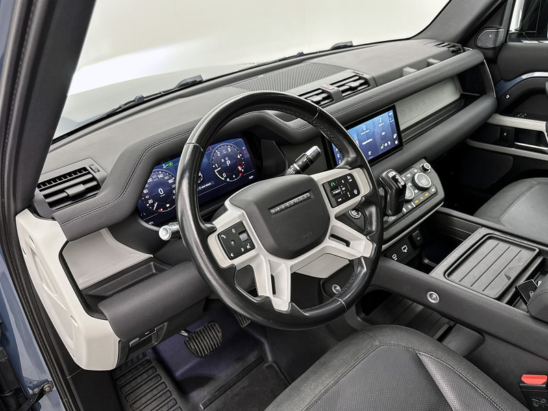 Land Rover Defender 2.0 D240 110 Grijs kenteken Pano Adaptieve cruise control Meridian Audio Memory seats - Kisteherautó: 4 kép. Land Rover Defender 2.0 D240 110 Grijs kenteken Pano Adaptieve cruise control Meridian Audio Memory seats - Kisteherautó: 4 kép.