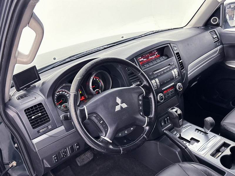Mitsubishi Pajero 3.2 DI-D Instyle High Roof Van Grijs kenteken Automaat Climate control Trekhaak 3000KG - Kisteherautó: 5 kép. Mitsubishi Pajero 3.2 DI-D Instyle High Roof Van Grijs kenteken Automaat Climate control Trekhaak 3000KG - Kisteherautó: 5 kép.