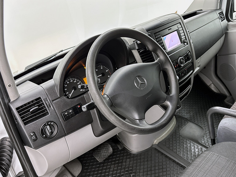 Mercedes-Benz Sprinter 314 2.2 CDI L2H2 Automaat Trekhaak Navigatie Storevan Inrichting Achteruitrijcamera Cruise Control - Furgon: 5 kép. Mercedes-Benz Sprinter 314 2.2 CDI L2H2 Automaat Trekhaak Navigatie Storevan Inrichting Achteruitrijcamera Cruise Control - Furgon: 5 kép.