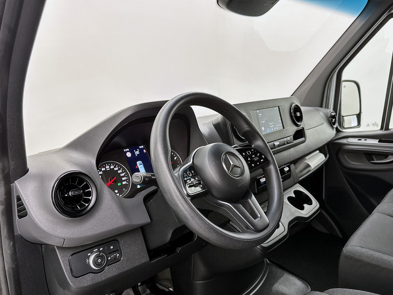 Mercedes-Benz Sprinter 315 1.9 CDI L2H2 Automaat Navigatie Luchtgeveerde stoel Camera Sidebars Cruise control Airco MBUX - Furgon: 4 kép. Mercedes-Benz Sprinter 315 1.9 CDI L2H2 Automaat Navigatie Luchtgeveerde stoel Camera Sidebars Cruise control Airco MBUX - Furgon: 4 kép.