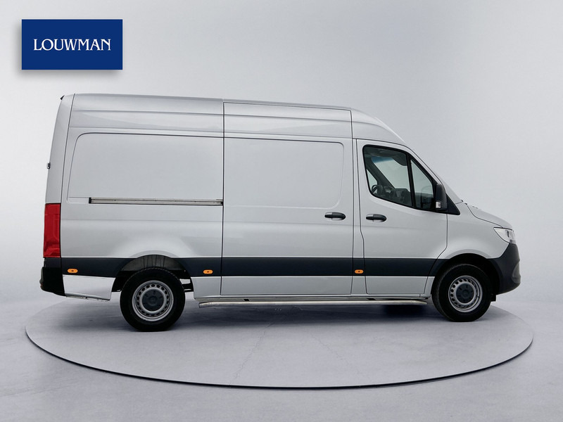 Mercedes-Benz Sprinter 315 1.9 CDI L2H2 Automaat Navigatie Luchtgeveerde stoel Camera Sidebars Cruise control Airco MBUX - Furgon: 3 kép. Mercedes-Benz Sprinter 315 1.9 CDI L2H2 Automaat Navigatie Luchtgeveerde stoel Camera Sidebars Cruise control Airco MBUX - Furgon: 3 kép.