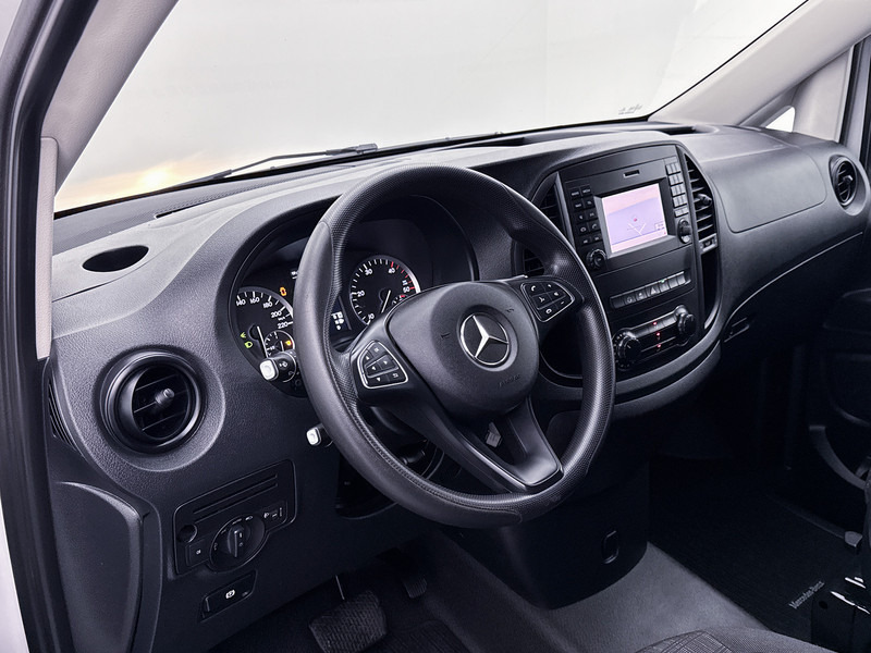 Mercedes-Benz Vito 114 CDI Lang Navigatie Achteruitrijcamera Betimmering Cruise Control - Kis furgon: 5 kép. Mercedes-Benz Vito 114 CDI Lang Navigatie Achteruitrijcamera Betimmering Cruise Control - Kis furgon: 5 kép.