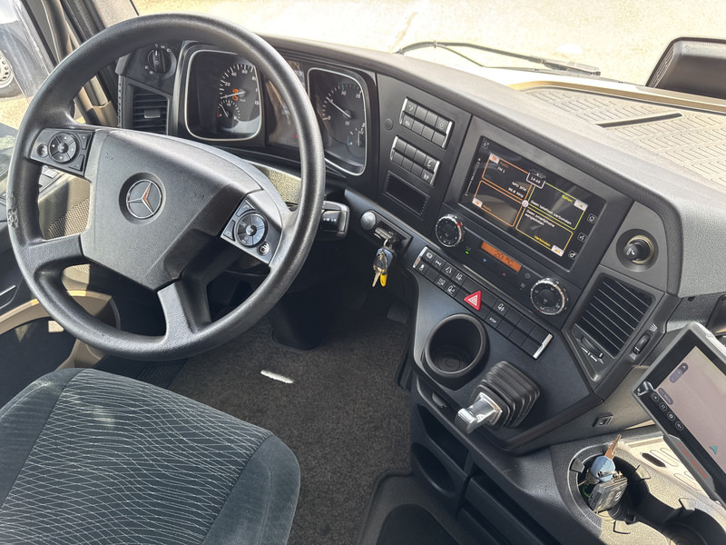 Mercedes-Benz ACTROS 1848 LS GIGASPACE Lowliner - Nyergesvontató: 4 kép. Mercedes-Benz ACTROS 1848 LS GIGASPACE Lowliner - Nyergesvontató: 4 kép.