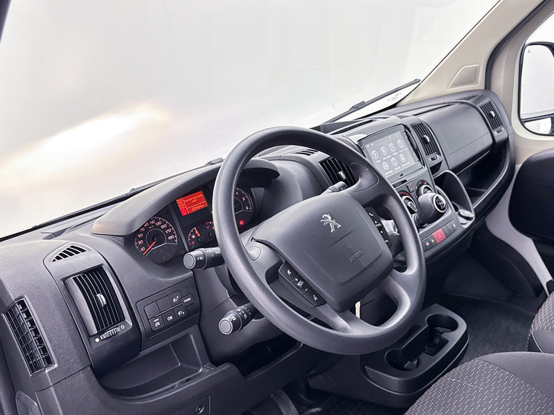 Peugeot Boxer 2.2 BlueHDi 120 L1H1 3.3t Trekhaak Achteruitrijcamera Betimmering Cruise Control - Kis furgon: 5 kép. Peugeot Boxer 2.2 BlueHDi 120 L1H1 3.3t Trekhaak Achteruitrijcamera Betimmering Cruise Control - Kis furgon: 5 kép.