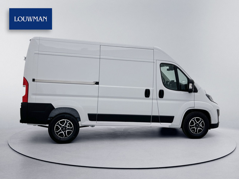 Peugeot Boxer 2.2 BlueHDi 140 S&S L2H2 Navigatie LED Achteruitrijcamera Betimmering Cruise Control - Furgon: 3 kép. Peugeot Boxer 2.2 BlueHDi 140 S&S L2H2 Navigatie LED Achteruitrijcamera Betimmering Cruise Control - Furgon: 3 kép.