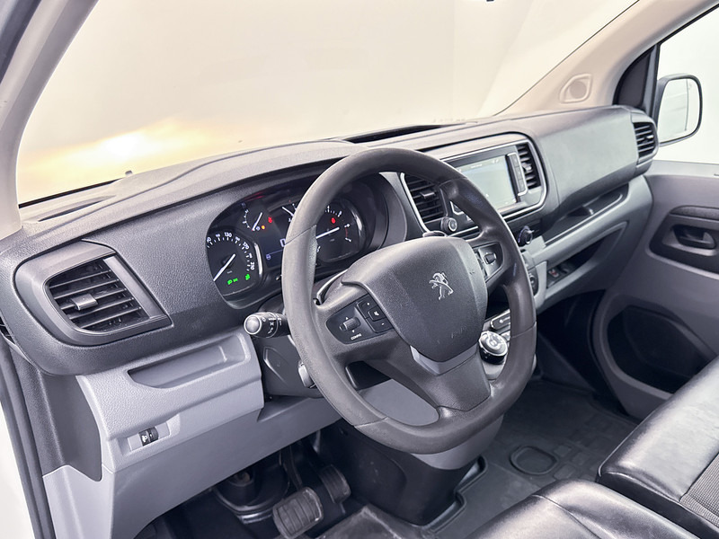 Peugeot Expert 2.0 BlueHDI 180 Standard Asphalt Trekhaak Navigatie Achteruitrijcamera Cruise Control - Kis furgon: 5 kép. Peugeot Expert 2.0 BlueHDI 180 Standard Asphalt Trekhaak Navigatie Achteruitrijcamera Cruise Control - Kis furgon: 5 kép.