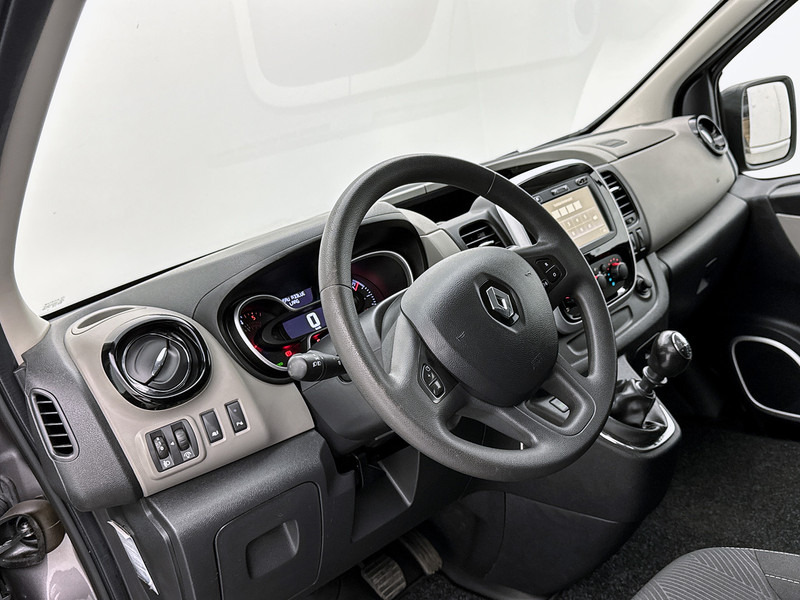 Renault Trafic 1.6 dCi T29 DC L2H1 Dubbele Cabine 2x schuifdeur Trekhaak Cruise Control - Kis furgon, Duplakabinos kisteherautó: 4 kép. Renault Trafic 1.6 dCi T29 DC L2H1 Dubbele Cabine 2x schuifdeur Trekhaak Cruise Control - Kis furgon, Duplakabinos kisteherautó: 4 kép.