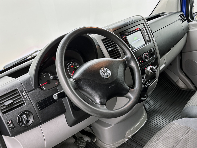 Volkswagen Crafter 35 2.0 TDI L1H1 2x schuifdeur Inrichting Lucht geveerde stoel Cruise control Airco - Furgon: 4 kép. Volkswagen Crafter 35 2.0 TDI L1H1 2x schuifdeur Inrichting Lucht geveerde stoel Cruise control Airco - Furgon: 4 kép.