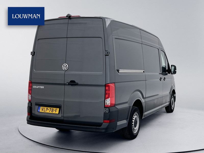 Volkswagen Crafter 35 2.0 TDI L3H3 177PK DSG Navigatie full map Achteruitrijcamera Betimmering Cruise control - Furgon: 2 kép. Volkswagen Crafter 35 2.0 TDI L3H3 177PK DSG Navigatie full map Achteruitrijcamera Betimmering Cruise control - Furgon: 2 kép.