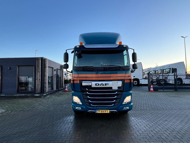 DAF CF85 6x2 containersysteem Only 350.000km / HIAB XR 26S Haakarmsyteem - Horgos rakodó teherautó: 2 kép. DAF CF85 6x2 containersysteem Only 350.000km / HIAB XR 26S Haakarmsyteem - Horgos rakodó teherautó: 2 kép.